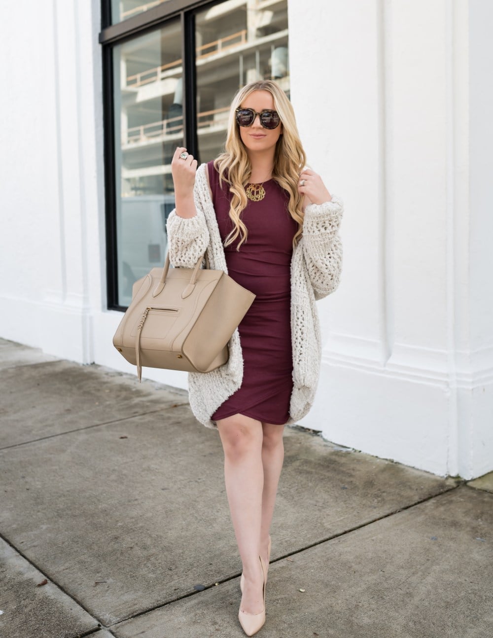 Burgundy Bodycon Dress with Chunky Knit Cardigan Burgundy Bodycon Dress with Chunky Knit Cardigan — Elegant Burgundy Dress Outfit