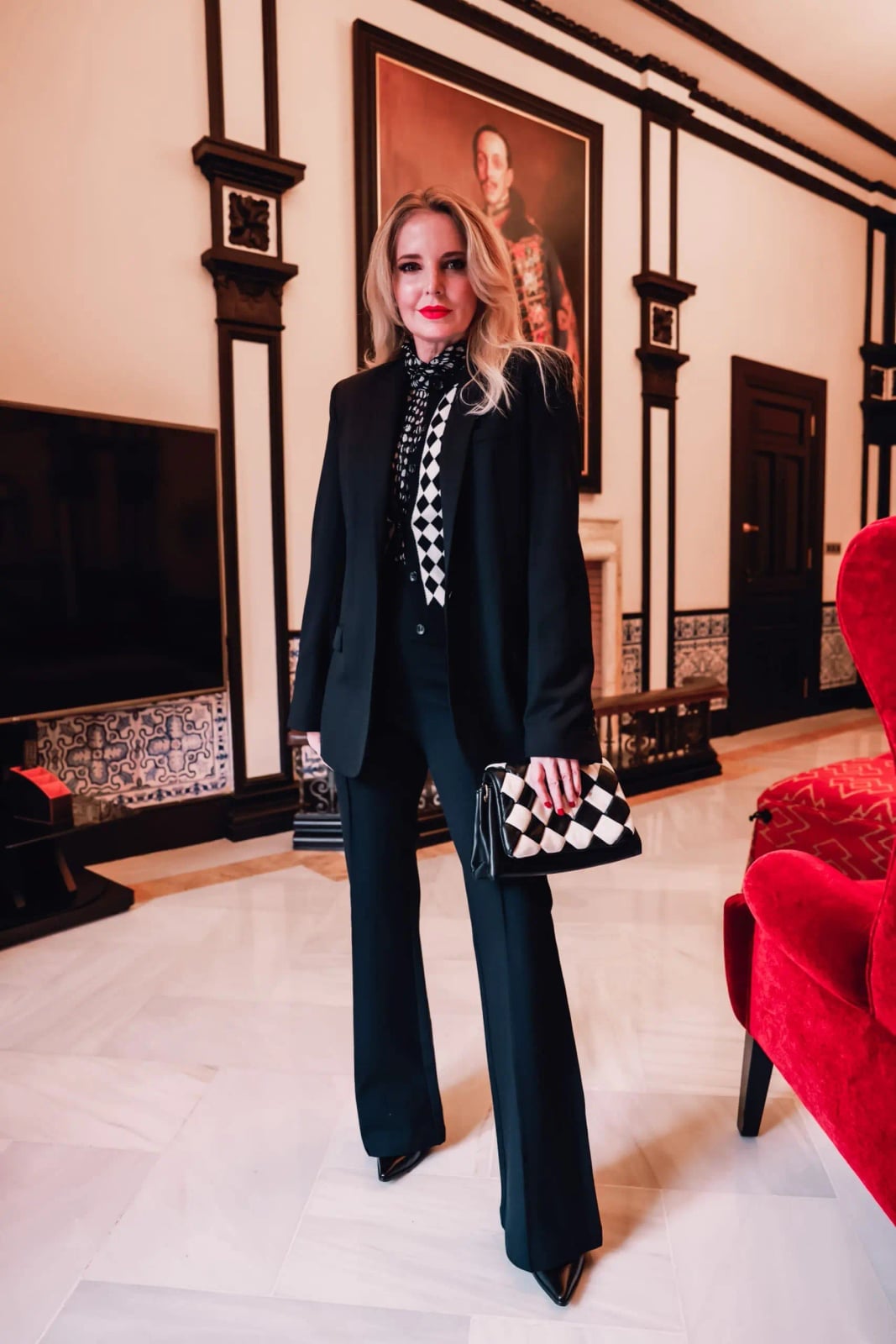 Oversized Black Blazer with Wide-Leg Trousers Oversized Black Blazer with Wide-Leg Trousers — Elegant Dark Outfits