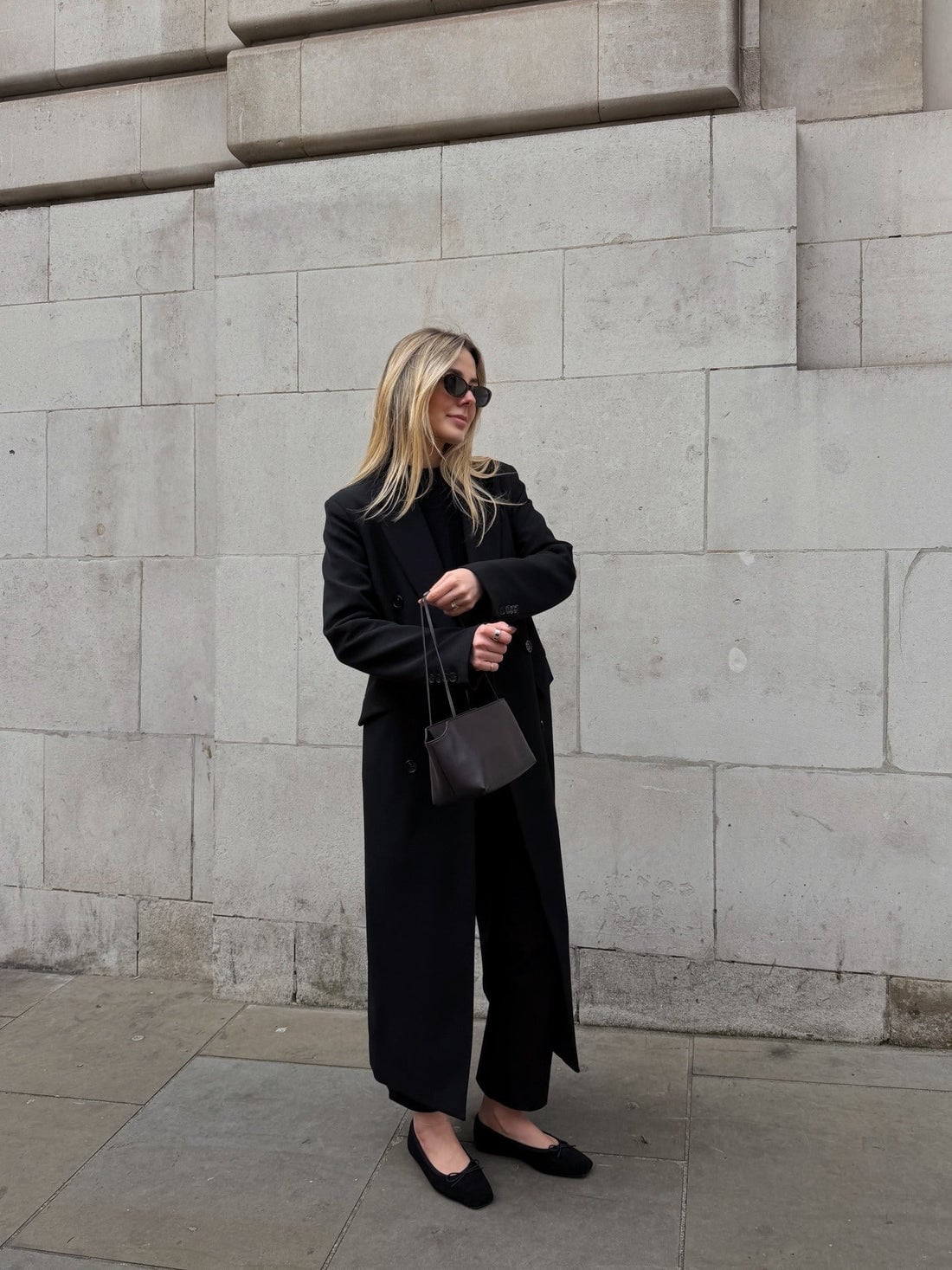 Long Black Coat with Wide-Leg Trousers Long Black Coat with Wide-Leg Trousers — Elegant Dark Outfits