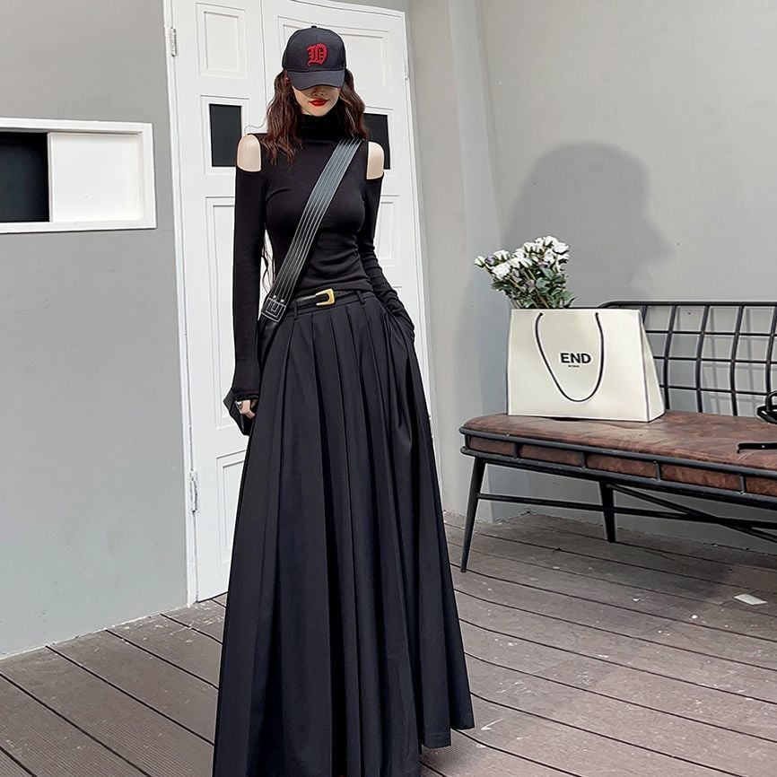 Monochromatic Black Turtleneck and Maxi Skirt — Elegant Korean Outfits