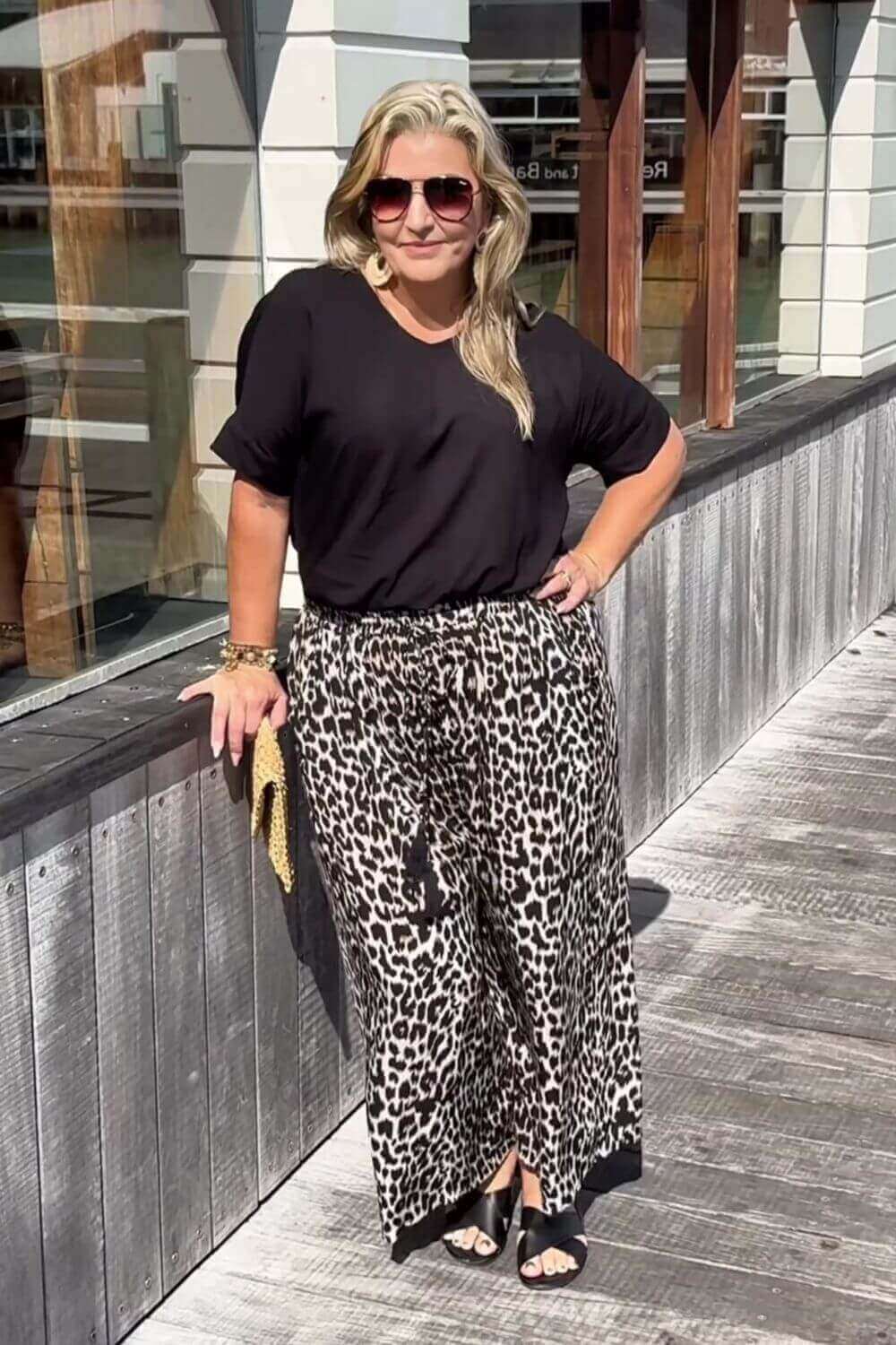 Black T-Shirt with Leopard Print Wide-Leg Pants and Gold Accessories Black T-Shirt with Leopard Print Wide-Leg Pants and Gold Accessories — Elegant Leopard Print Outfits