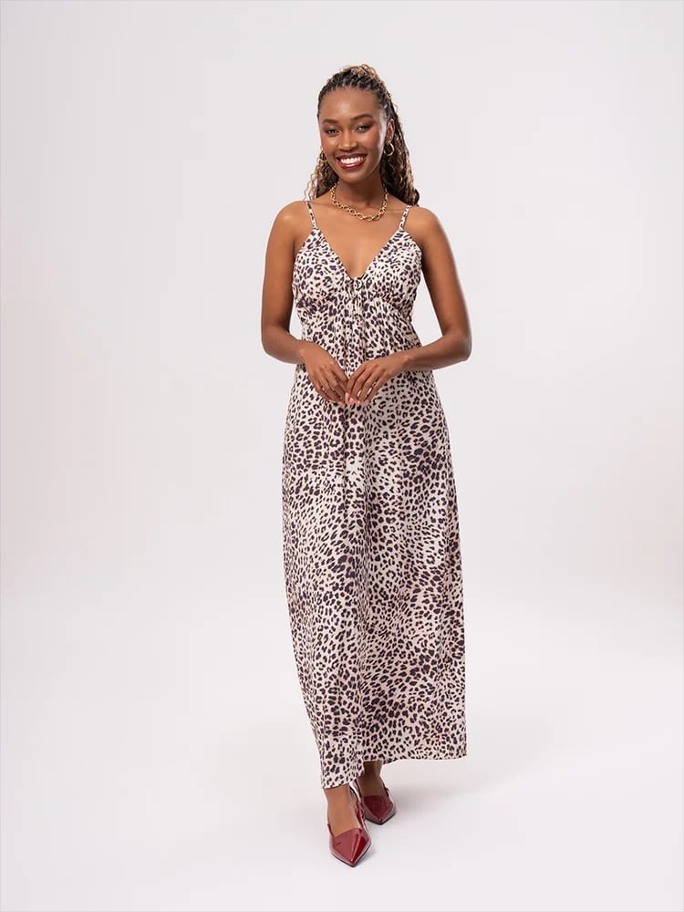 Leopard Print Satin Maxi Dress with Red Heels Leopard Print Satin Maxi Dress with Red Heels — Elegant Leopard Print Outfits