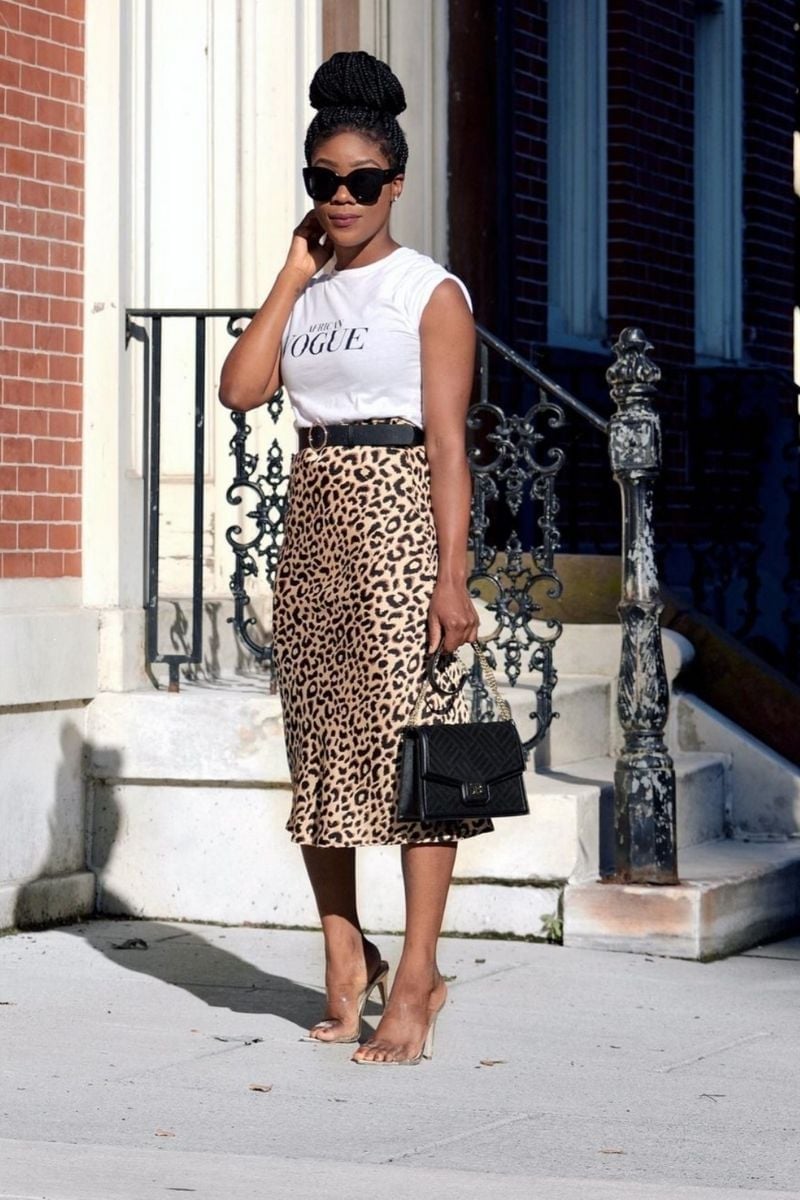 Leopard Print Pencil Skirt with White Graphic T-Shirt Leopard Print Pencil Skirt with White Graphic T-Shirt — Elegant Leopard Print Outfits