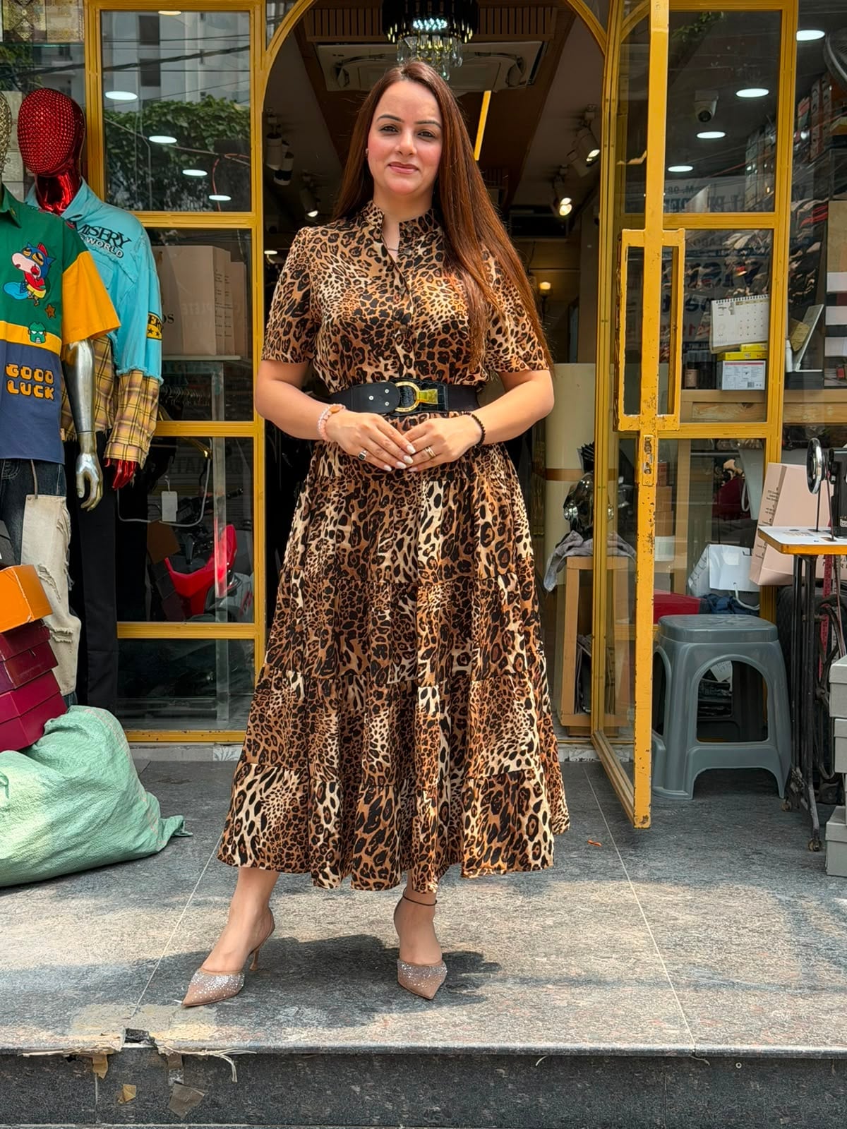 Leopard Print Midi Shirt Dress with Black Belt and Sparkly Heels Leopard Print Midi Shirt Dress with Black Belt and Sparkly Heels — Elegant Leopard Print Outfits