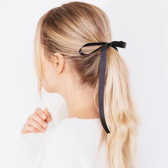 Blonde Collarbone Low Ponytail With Ribbon — Elegant Low Ponytail Hairstyles