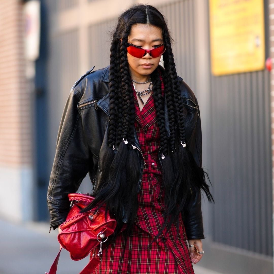 Oversized Leather Jacket Over a Red Plaid Dress with Chunky Boots Oversized Leather Jacket Over a Red Plaid Dress with Chunky Boots — Elegant Rock Outfits