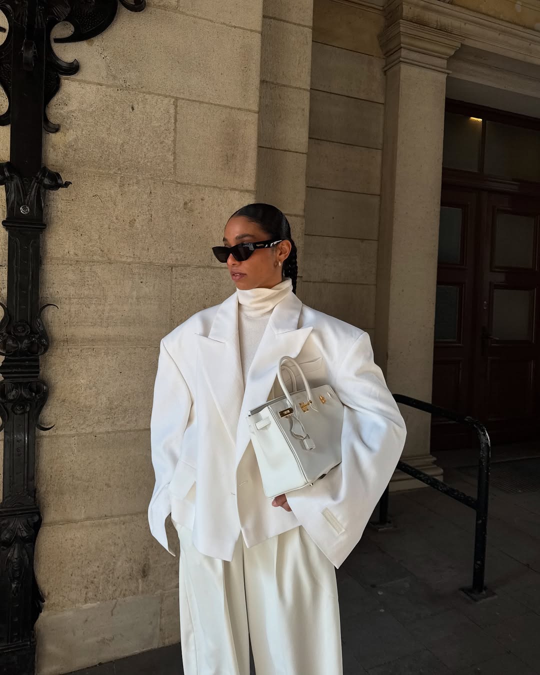 Oversized White Blazer with Turtleneck and Wide-Leg Pants Oversized White Blazer with Turtleneck and Wide-Leg Pants — Elegant White Jacket Outfit