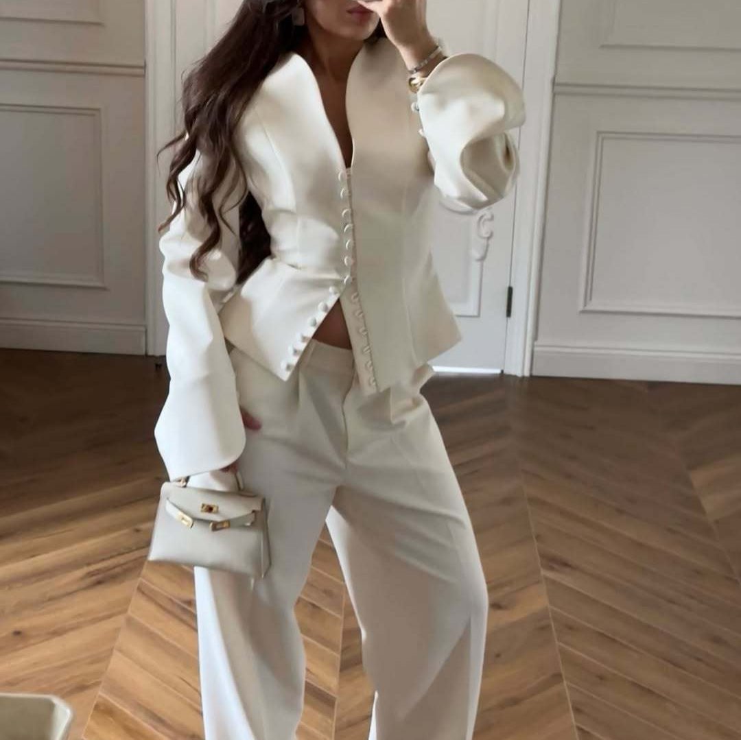 Structured White Jacket with Puff Sleeves and Trousers Structured White Jacket with Puff Sleeves and Trousers — Elegant White Jacket Outfit