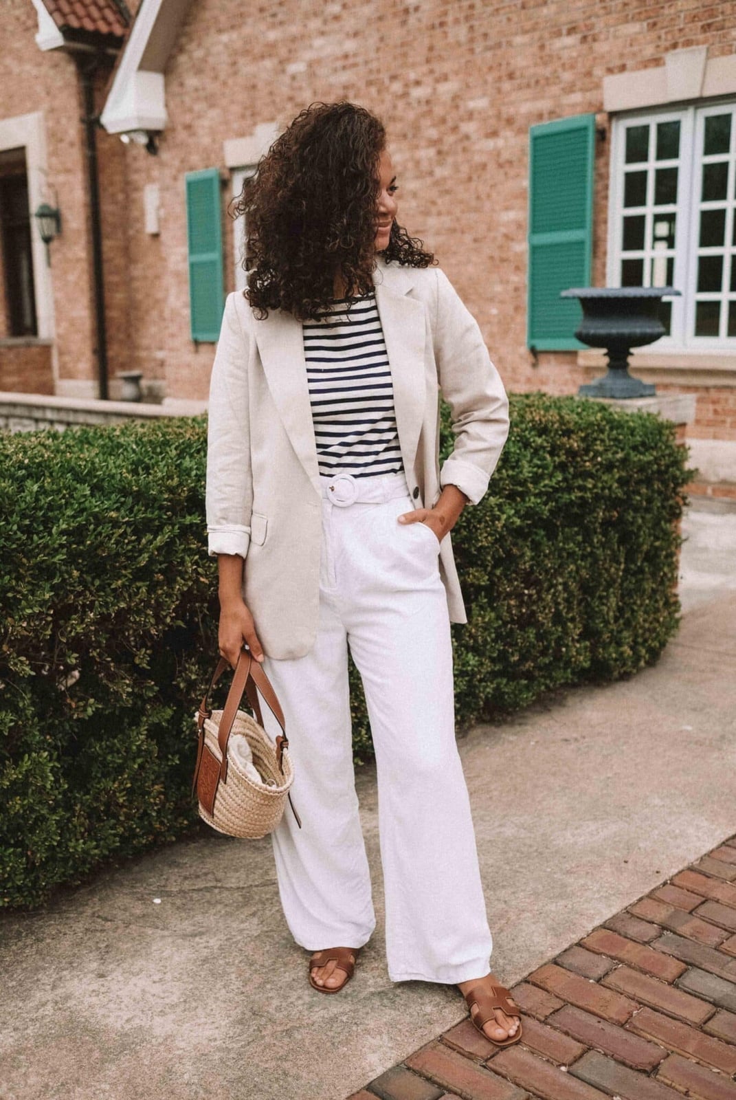 Beige Linen Blazer with White Wide-Leg Pants Beige Linen Blazer with White Wide-Leg Pants — Elegant White Jacket Outfit