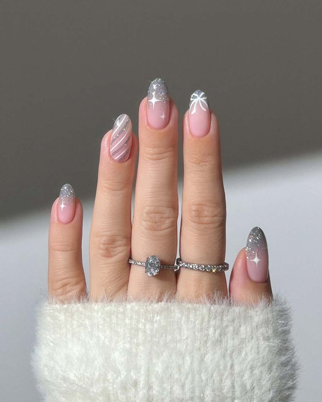 Sheer Pink Medium Almond Nails with Glitter Gradient Sheer Pink Medium Almond Nails with Glitter Gradient — Gel Nail Art Ideas