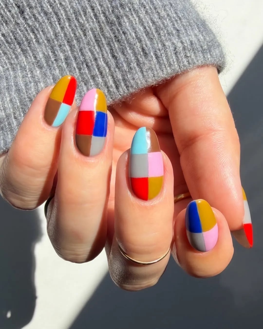 Short Oval Nails with Vibrant Geometric Color Block Short Oval Nails with Vibrant Geometric Color Block — Gel Nail Art Ideas