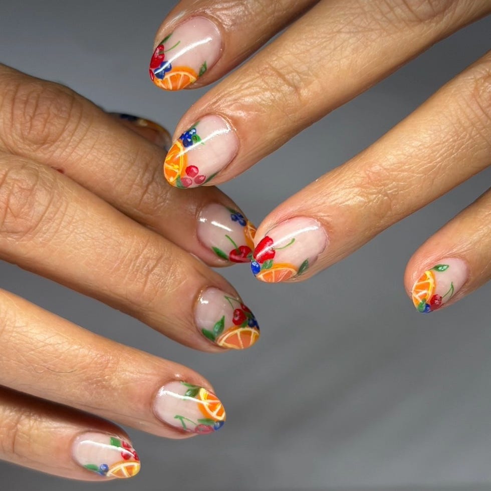 Short Oval Nails with Colorful Fruit and Berry Illustrations Short Oval Nails with Colorful Fruit and Berry Illustrations — Gel Nail Art Ideas