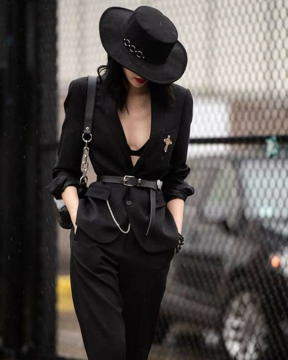 Monochromatic Black Blazer and Wide-Leg Trousers Monochromatic Black Blazer and Wide-Leg Trousers — Goth Style Ideas