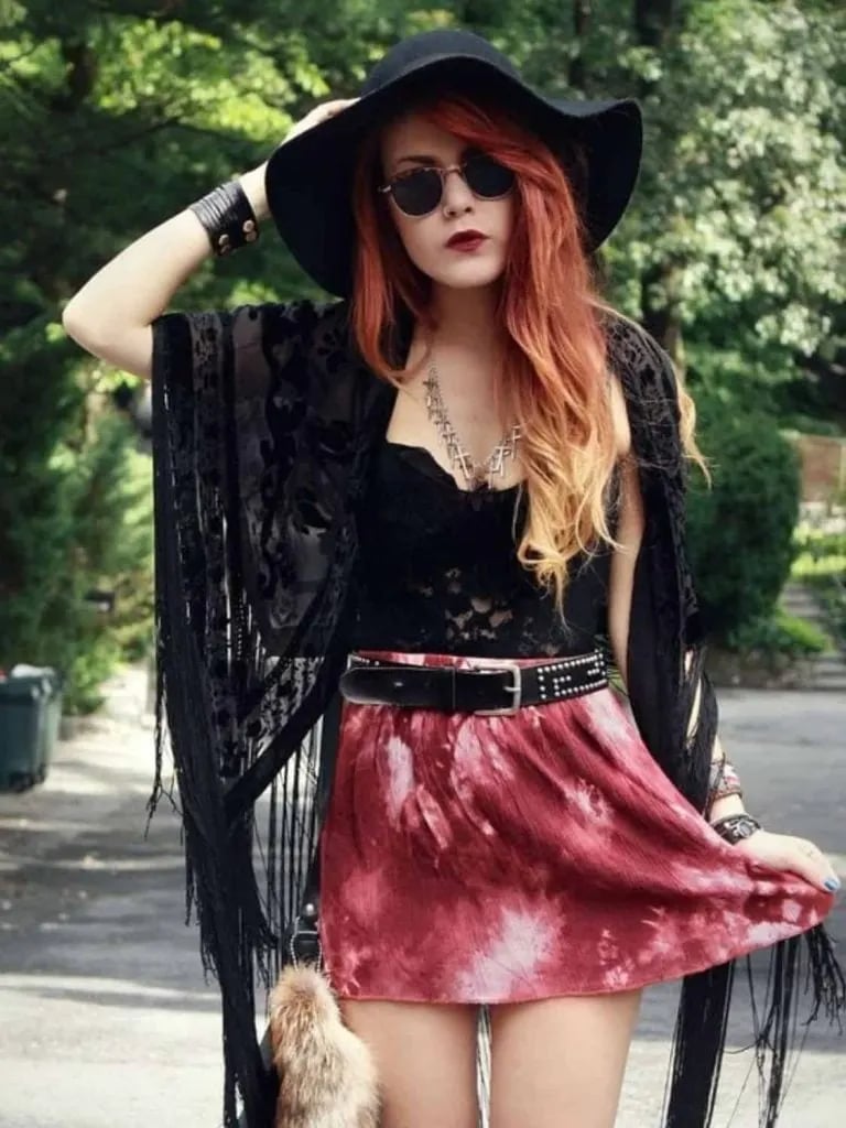 Fringed Kimono Over Lace Top and Tie-Dye Skirt Fringed Kimono Over Lace Top and Tie-Dye Skirt — Goth Style Ideas