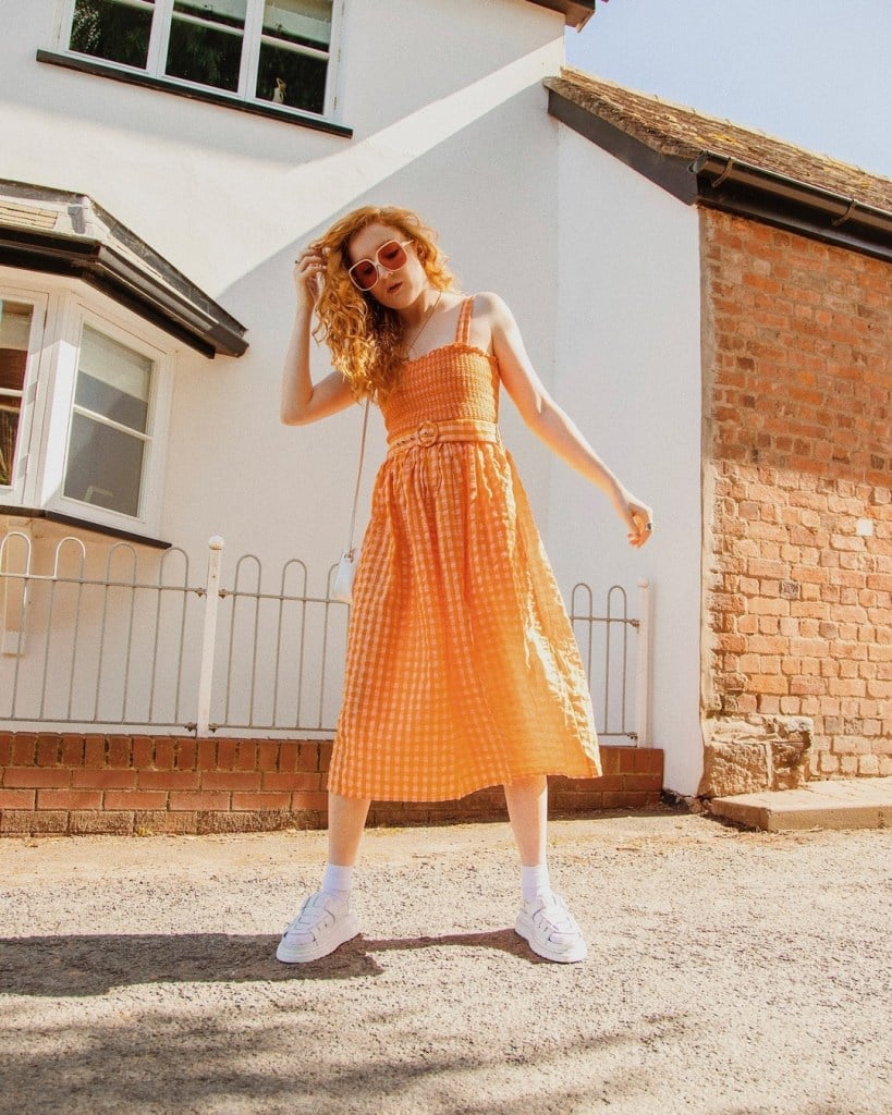 Casual Orange Tie-Dye Midi Dress With Cardigan Casual Orange Tie-Dye Midi Dress With Cardigan — Orange Dress Ideas