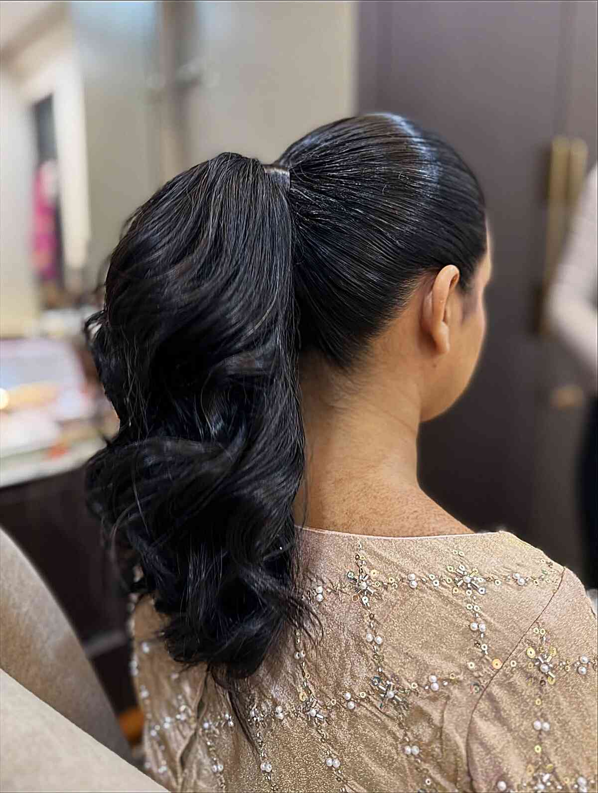 Mid-Back Voluminous Curly Ponytail Mid-Back Voluminous Curly Ponytail — Quick Weave Ponytail Ideas