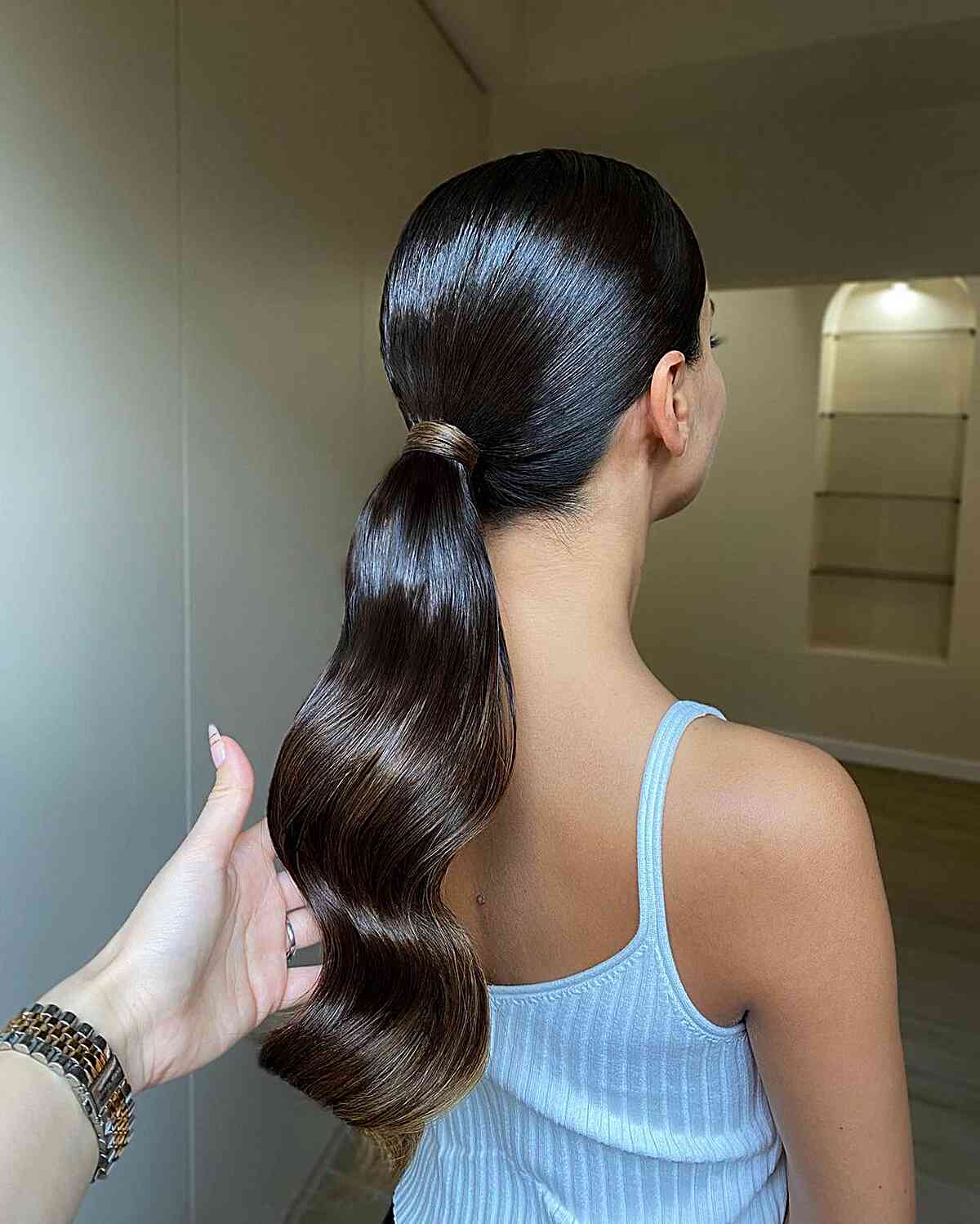 Mid-Back Sleek Ponytail Glossy Finish, Straight Mid-Back Sleek Ponytail Glossy Finish, Straight — Quick Weave Ponytail Ideas
