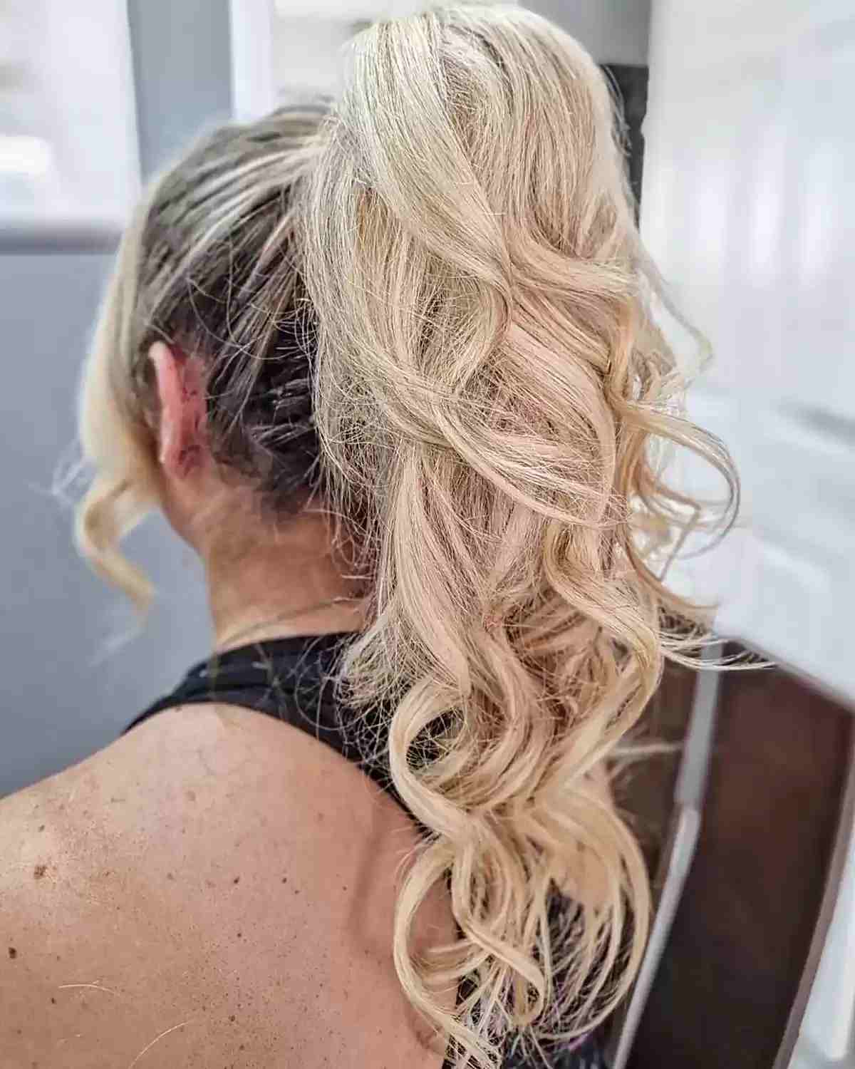 Collarbone Curly Blonde Ponytail Collarbone Curly Blonde Ponytail — Quick Weave Ponytail Ideas