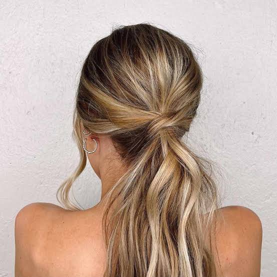 Mid-Back Ponytail Twisted Knot Mid-Back Ponytail Twisted Knot — Quick Weave Ponytail Ideas