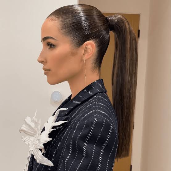 Mid-Back Ponytail Glossy Finish Mid-Back Ponytail Glossy Finish — Quick Weave Ponytail Ideas