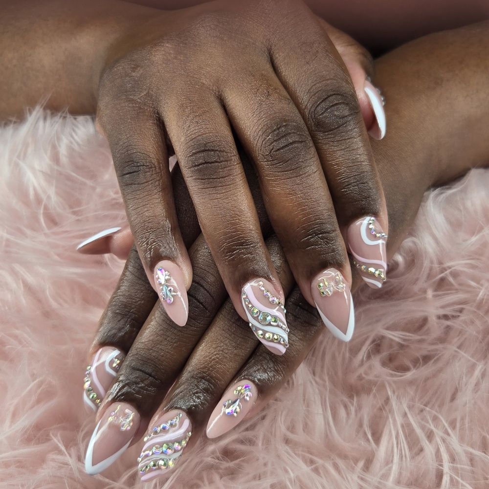 Nude Pink Wavy Lines Rhinestone Medium Stiletto Nails Nude Pink Wavy Lines Rhinestone Medium Stiletto Nails — Russian Manicure Designs