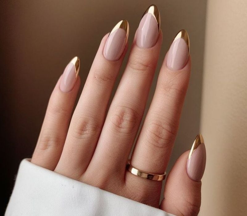 Nude Metallic Gold French Medium Almond Nails Nude Metallic Gold French Medium Almond Nails — Russian Manicure Designs