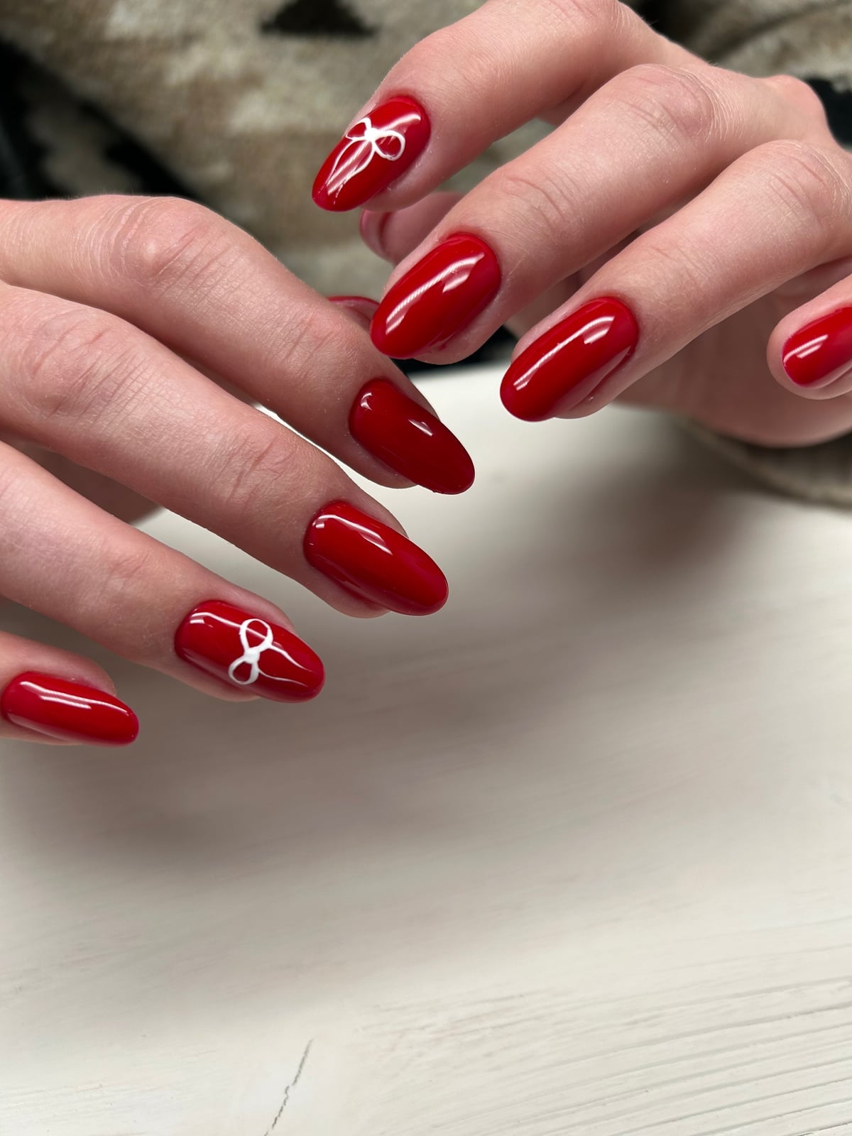 Vibrant Red White Bow Medium Oval Nails Vibrant Red White Bow Medium Oval Nails — Russian Manicure Designs