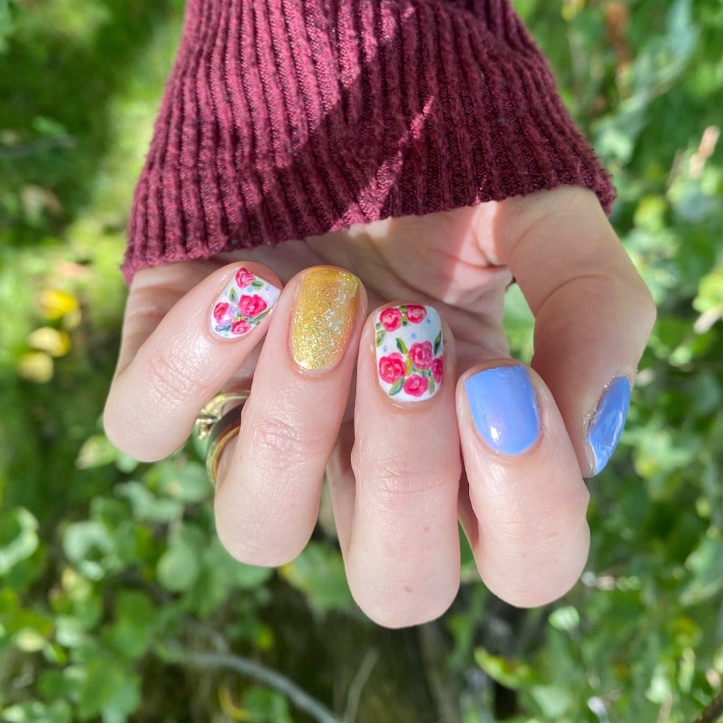 Floral Art Glitter Accent Short Oval Nails Floral Art Glitter Accent Short Oval Nails — Short Nails Color Designs