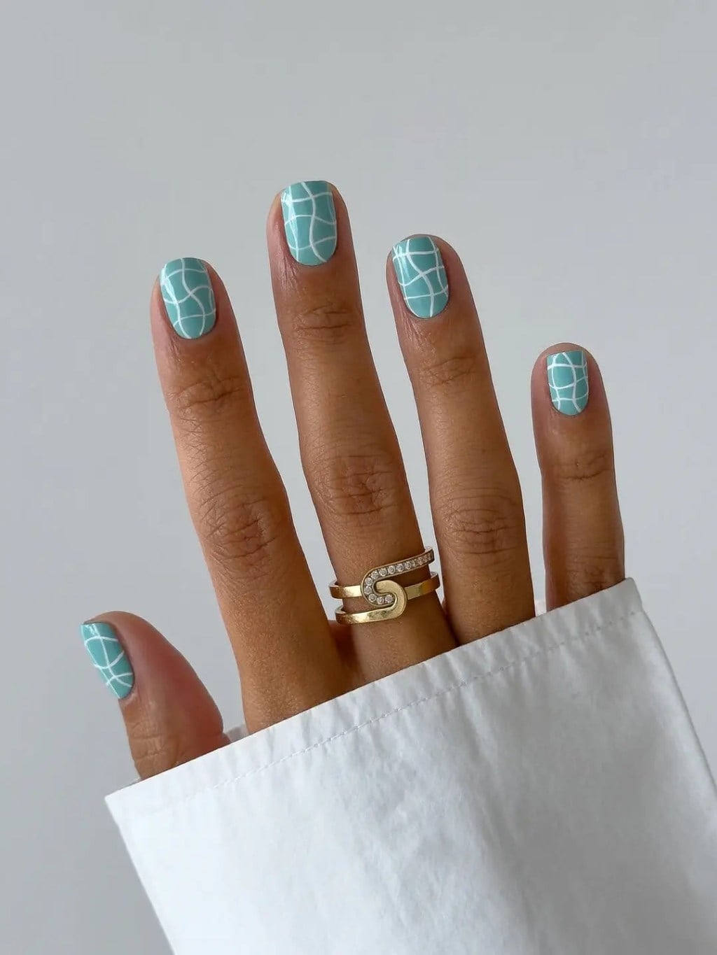 Teal White Line Art Short Oval Nails Teal White Line Art Short Oval Nails — Short Nails Color Designs