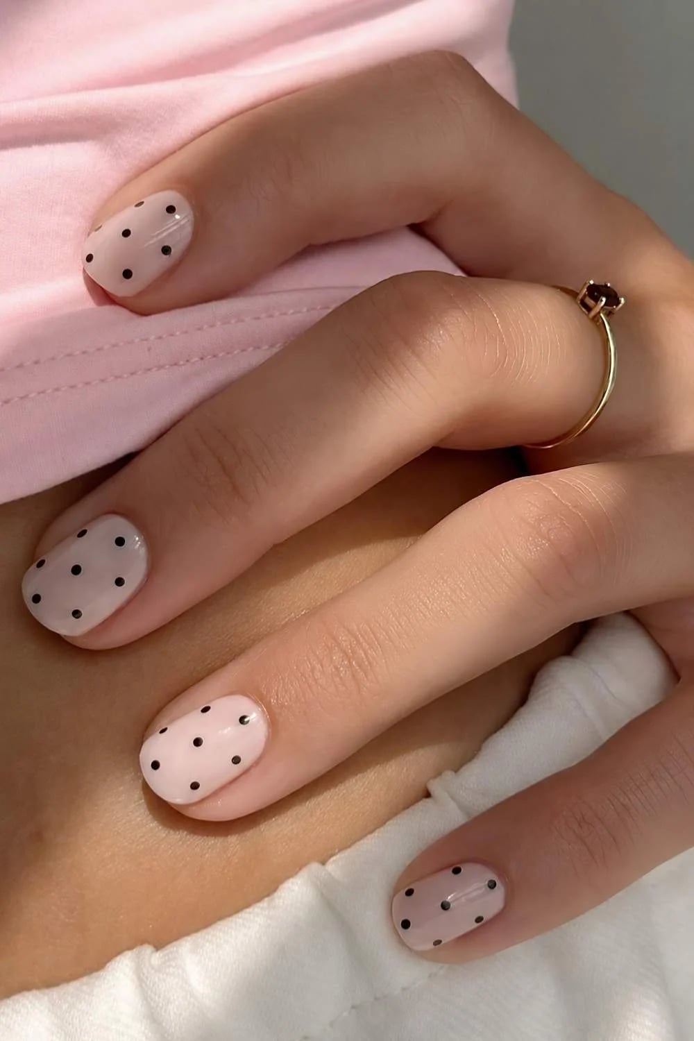 Sheer Pink Black Polka Dot Short Oval Nails Sheer Pink Black Polka Dot Short Oval Nails — Short Nails Color Designs