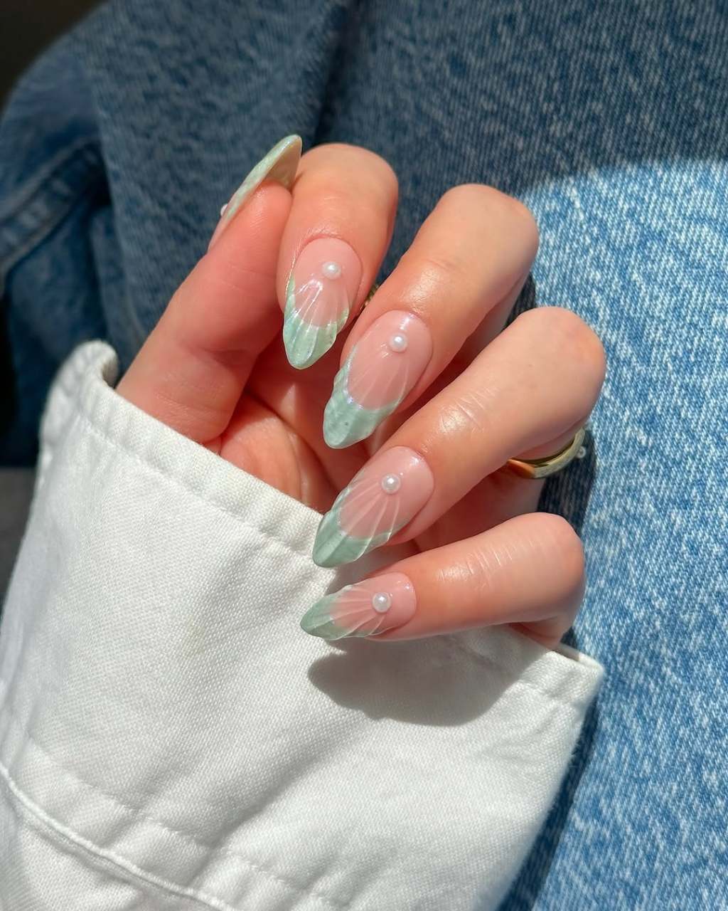 Medium Almond with 3D Mint Wave Tips and Pearls Medium Almond with 3D Mint Wave Tips and Pearls — Simple 3D Nails