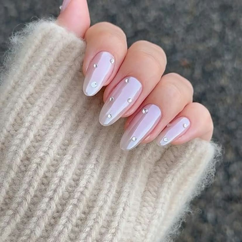 Medium Oval Milky White Pearlescent with Rhinestones Medium Oval Milky White Pearlescent with Rhinestones — Simple 3D Nails