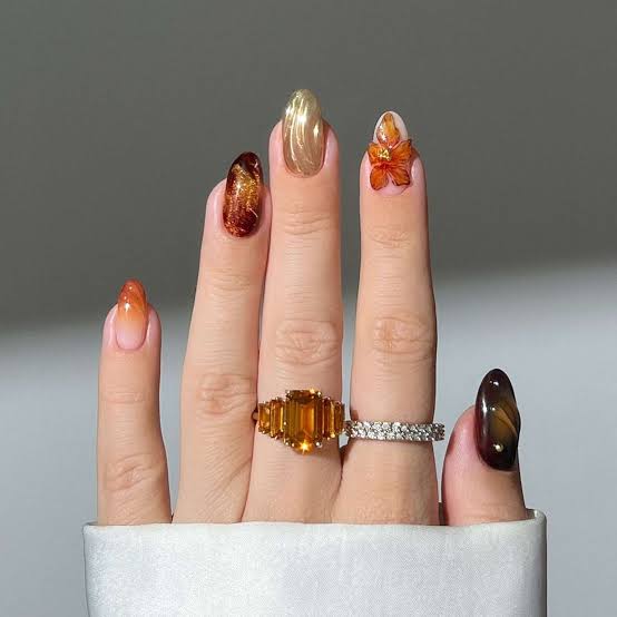 Medium Almond Chrome and Shimmer with 3D Leaf Medium Almond Chrome and Shimmer with 3D Leaf — Simple 3D Nails