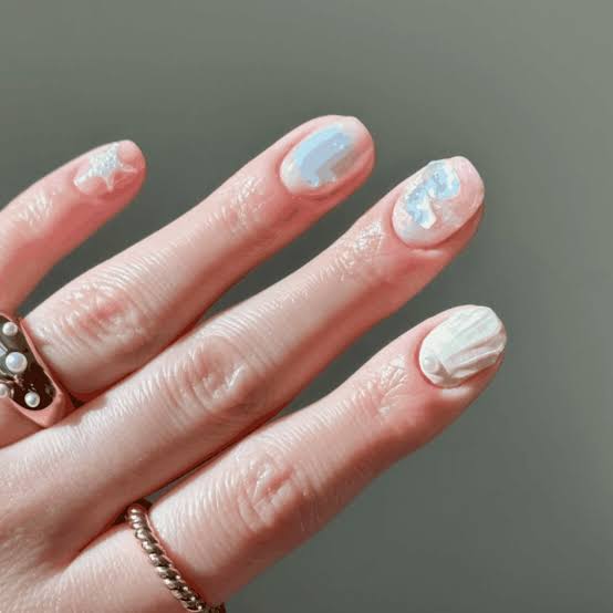 Short Oval Nude with Textured 3D Abstract Shapes Short Oval Nude with Textured 3D Abstract Shapes — Simple 3D Nails