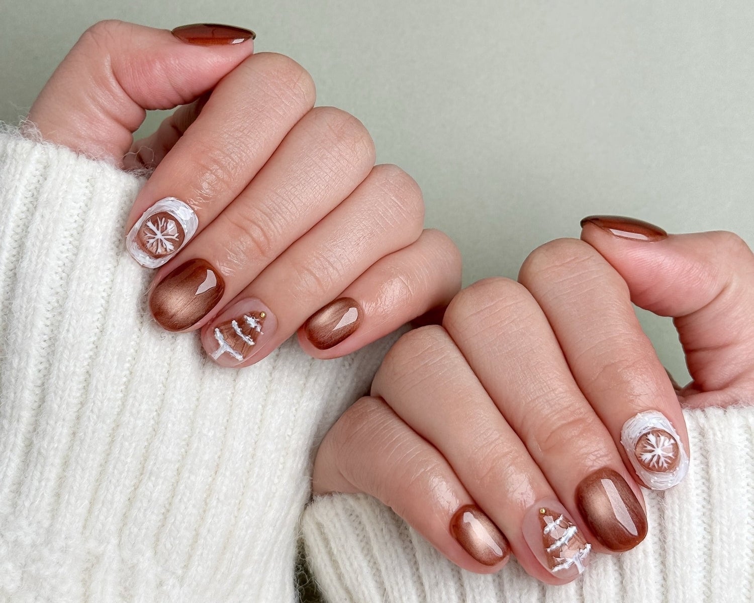 Short Oval Winter Theme with 3D Snowflakes and Trees Short Oval Winter Theme with 3D Snowflakes and Trees — Simple 3D Nails