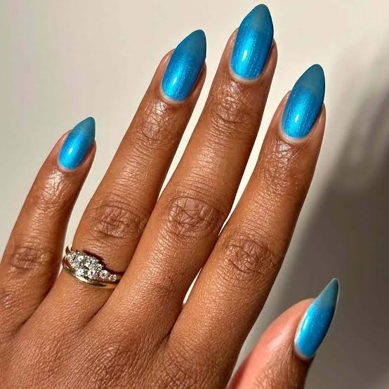 Bright Blue Chrome Gradient Short Almond Nails Bright Blue Chrome Gradient Short Almond Nails — Simple Blue Chrome Nails