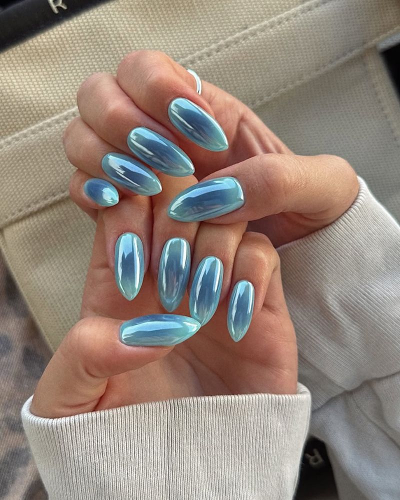 Blue-Green Chrome Medium Almond Nails Blue-Green Chrome Medium Almond Nails — Simple Blue Chrome Nails