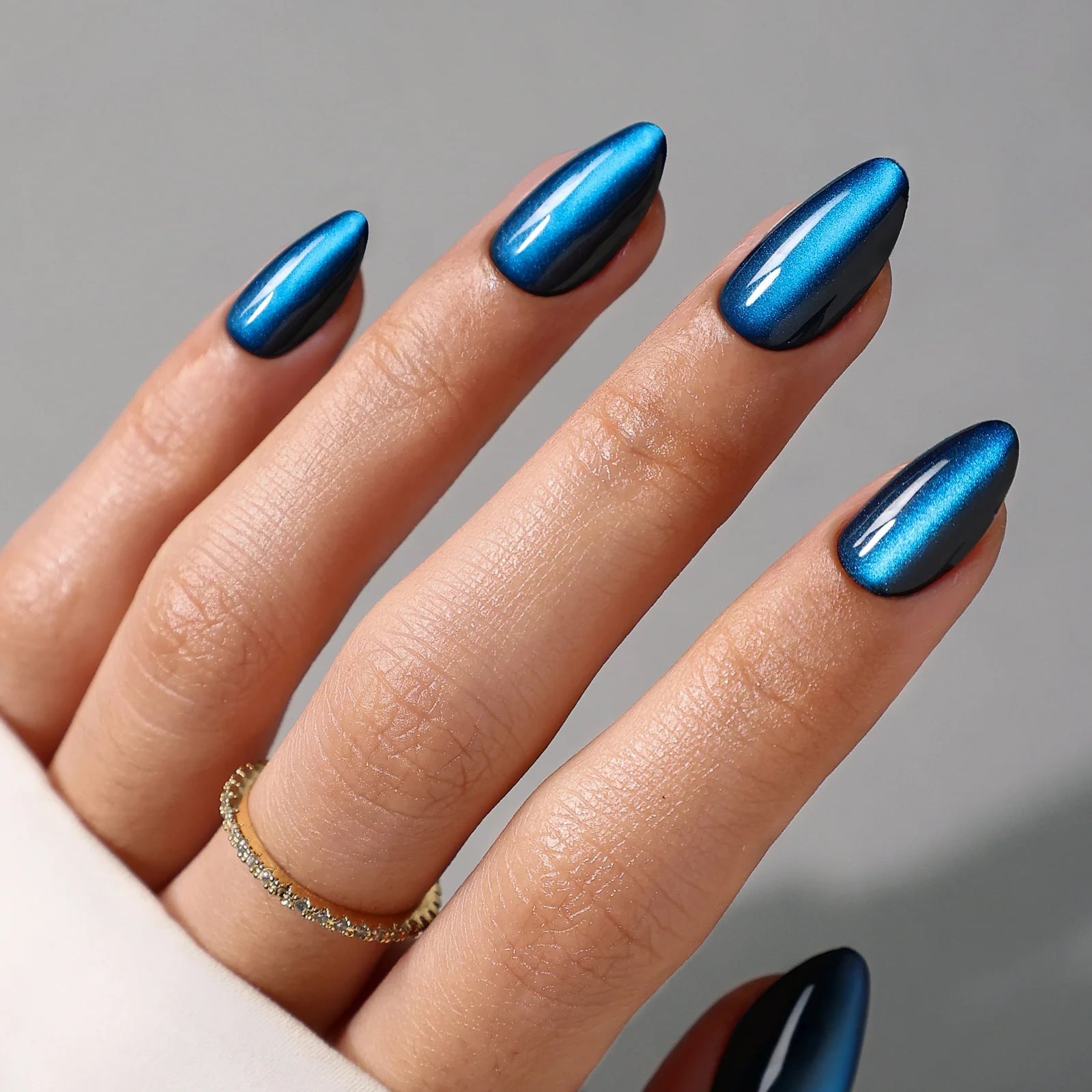 Deep Blue Chrome Short Almond Nails Deep Blue Chrome Short Almond Nails — Simple Blue Chrome Nails