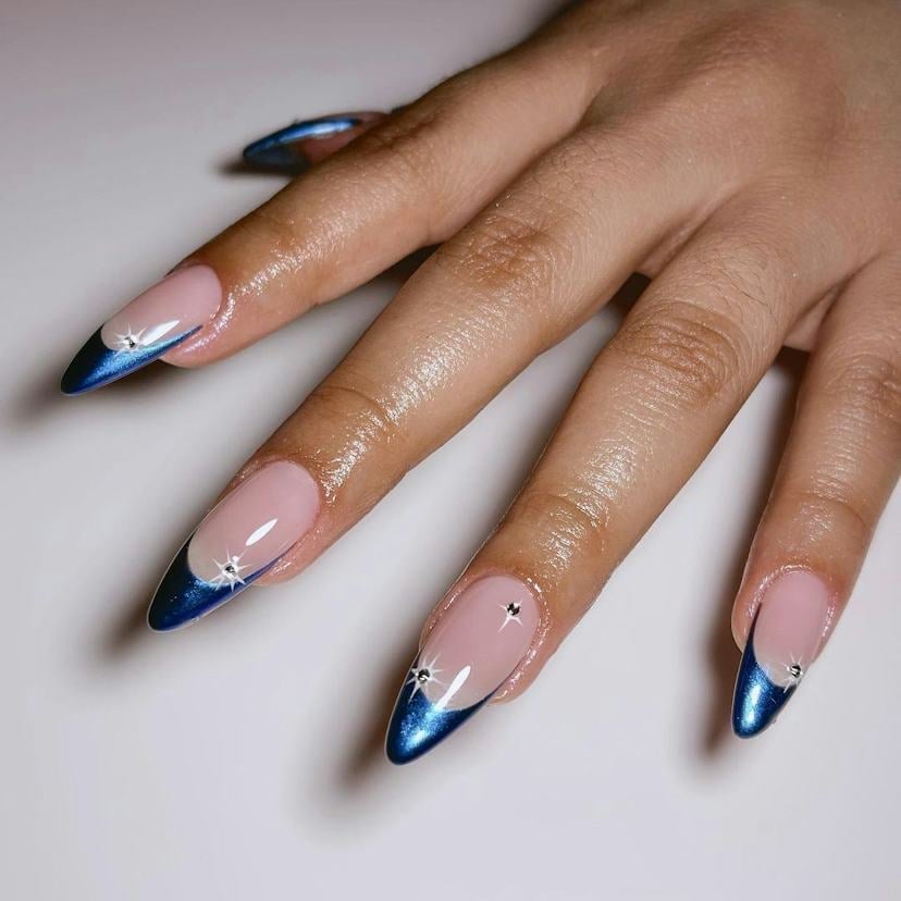 Vibrant Blue Chrome Short Almond Nails Vibrant Blue Chrome Short Almond Nails — Simple Blue Chrome Nails