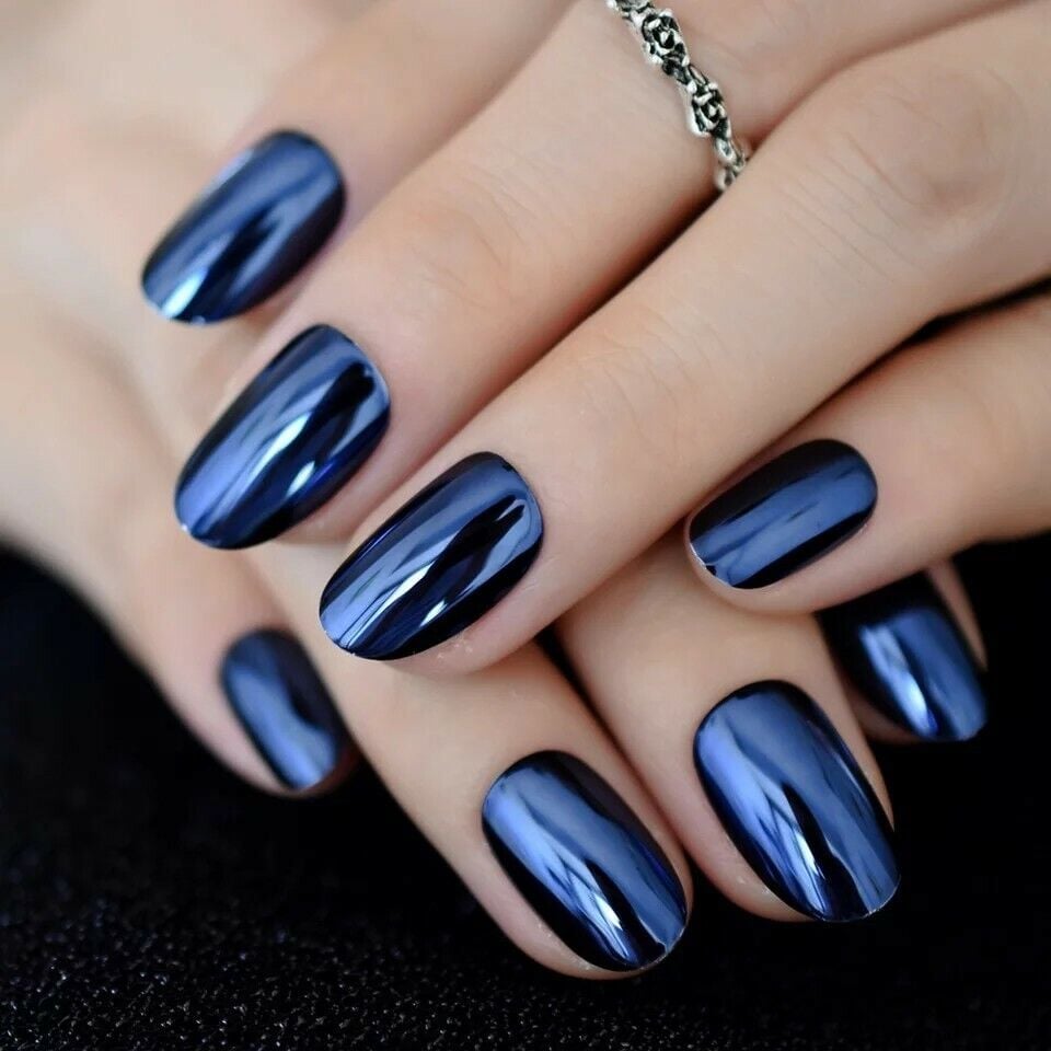 Deep Blue Chrome Short Oval Nails Deep Blue Chrome Short Oval Nails — Simple Blue Chrome Nails