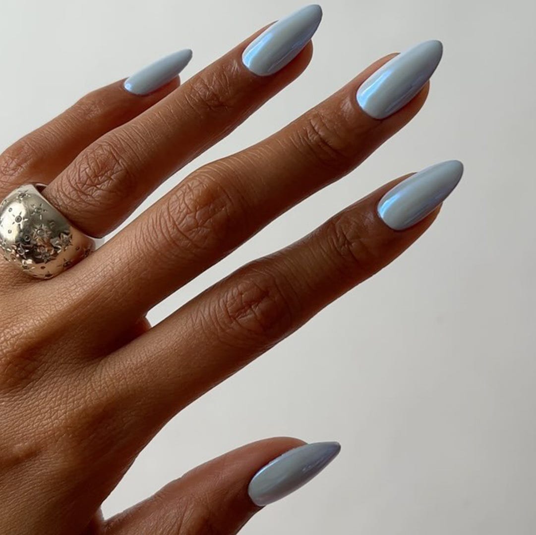 Light Blue Chrome Short Almond Nails Light Blue Chrome Short Almond Nails — Simple Blue Chrome Nails