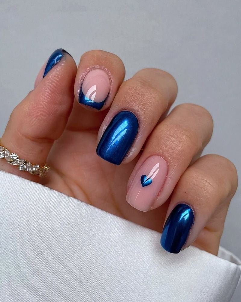 Metallic Blue French Tips Short Oval Accent Heart Metallic Blue French Tips Short Oval Accent Heart — Simple Blue French Tip Nails