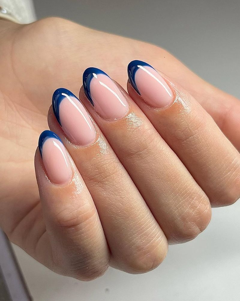 Deep Blue French Tips Short Oval, Glossy Deep Blue French Tips Short Oval, Glossy — Simple Blue French Tip Nails