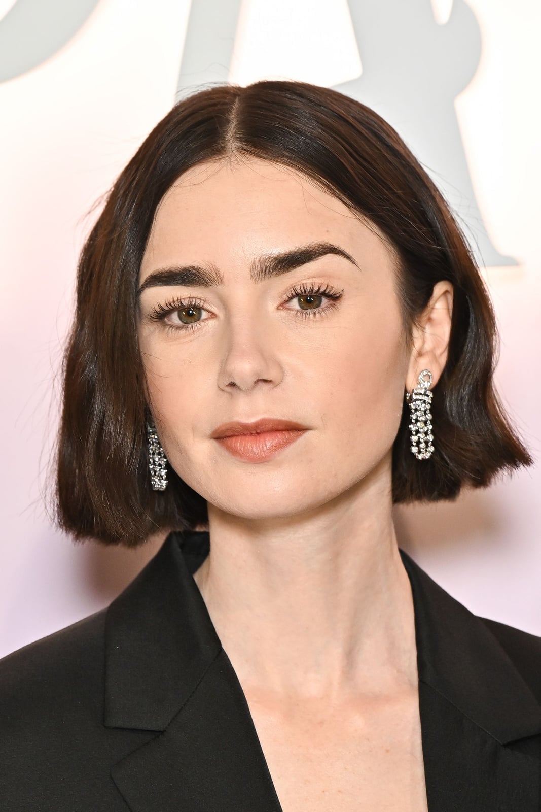 Thick Dark Brown Bob Precise Lines Thick Dark Brown Bob Precise Lines — Simple Blunt Bob
