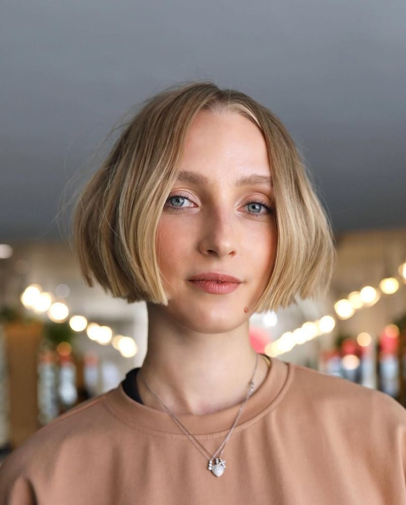 Blonde Bob With Dimensional Highlights Blonde Bob With Dimensional Highlights — Simple Blunt Bob