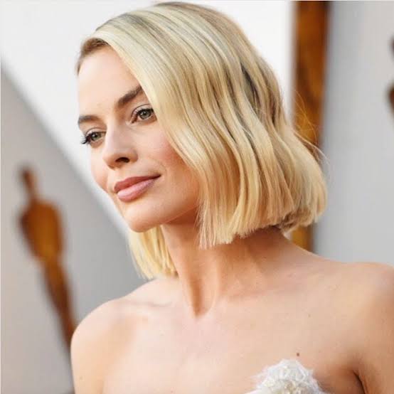Platinum Blonde Bob Sharp Ends Platinum Blonde Bob Sharp Ends — Simple Blunt Bob