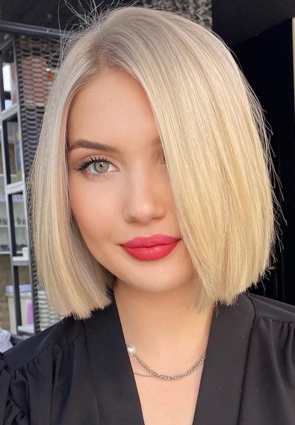 Fine Platinum Bob Clean Lines Fine Platinum Bob Clean Lines — Simple Blunt Bob