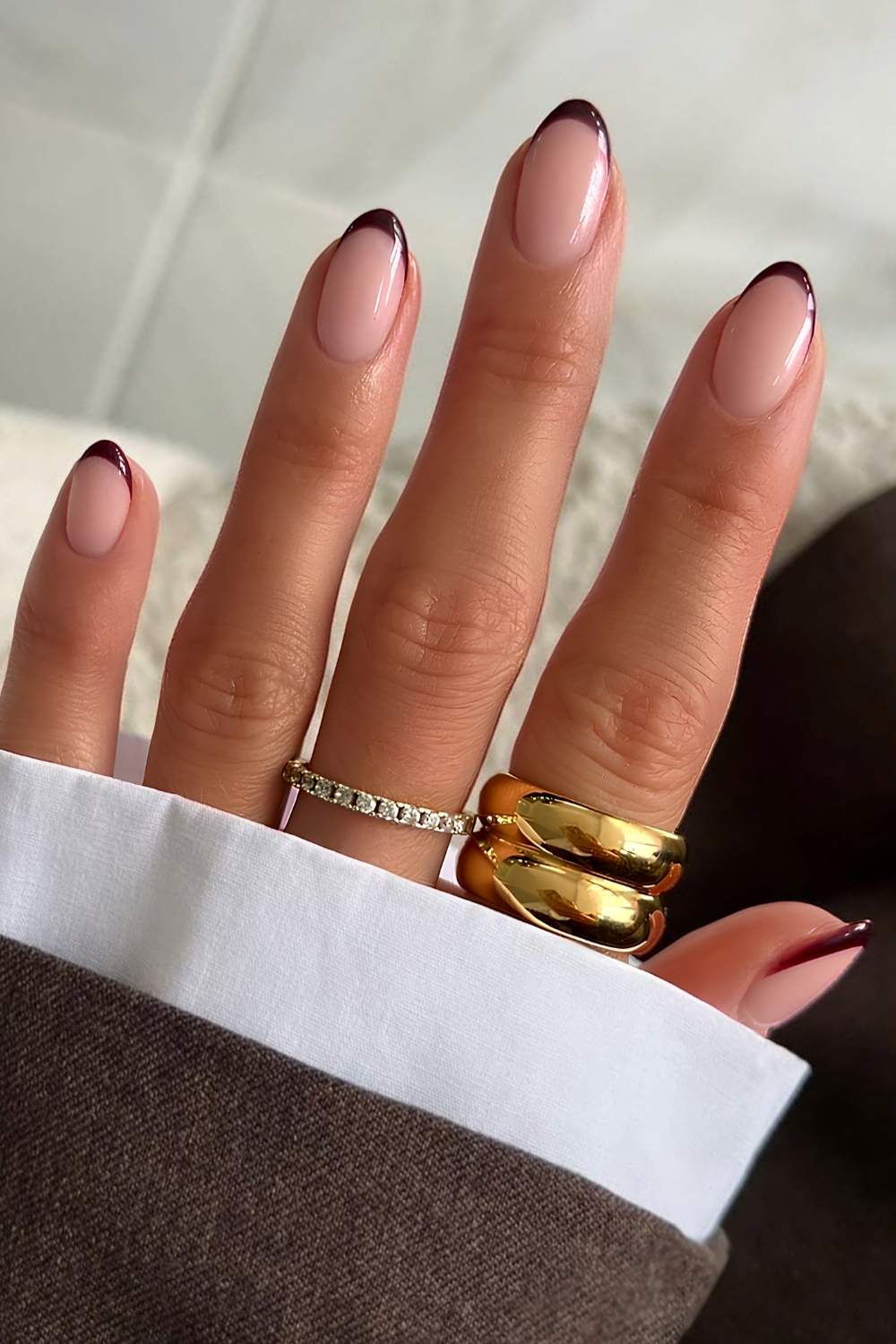 Medium Oval Sheer Nude Thin Dark Brown French Tips, Glossy — Simple Brown French Tip Nails
