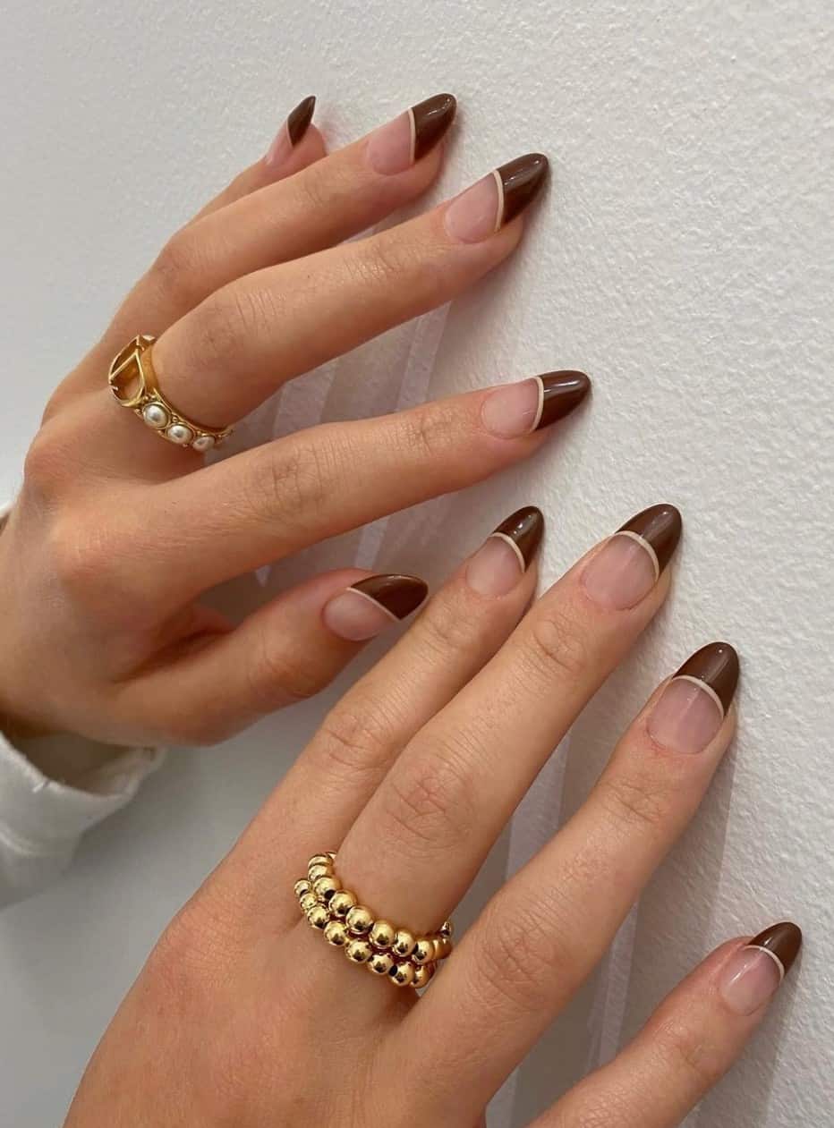 Short Almond Glossy Dark Brown French Tips Autumn — Simple Brown French Tip Nails