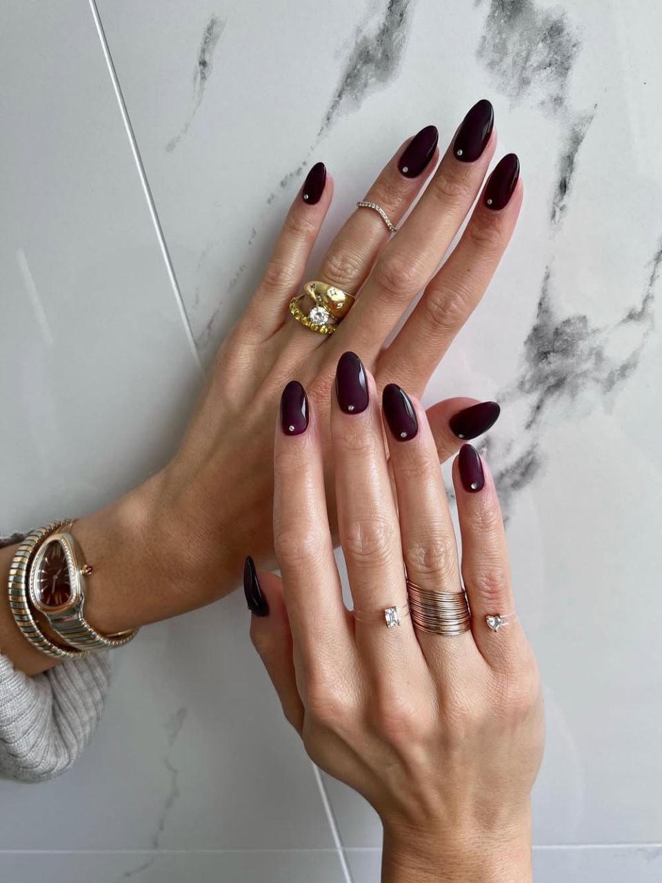 Burgundy Almond Nails With Tiny Rhinestones Burgundy Almond Nails With Tiny Rhinestones — Simple Burgundy Nails Design